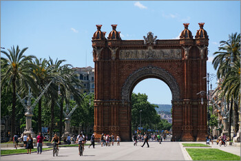 Барселона планирует возобновить приём туристов из РФ осенью