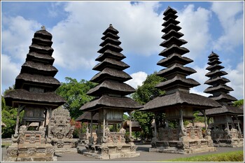 На Бали предлагают на 100 лет отказаться от массового туризма  