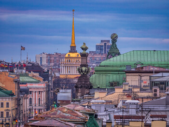 В Петербурге будут судить экскурсоводов за туры по крышам 