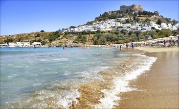 В Греции туристы возмущены стоимостью аренды шезлонгов на пляжах