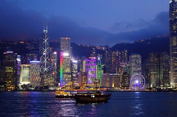 В Гонконге туристам выдают сертификаты на посещение баров и ресторанов