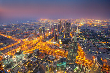 Туристы в Дубае могут увидеть масштабное шоу дронов