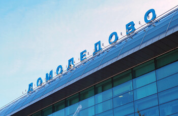В аэропорту «Домодедово» у туриста отобрали загранпаспорт из-за опечатки