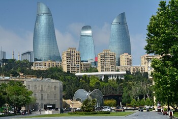 Азербайджан продлил ковидные ограничения на сухопутных границах 