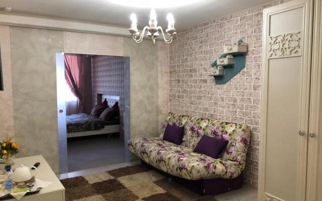 Отель Хэппи хоум, Курган