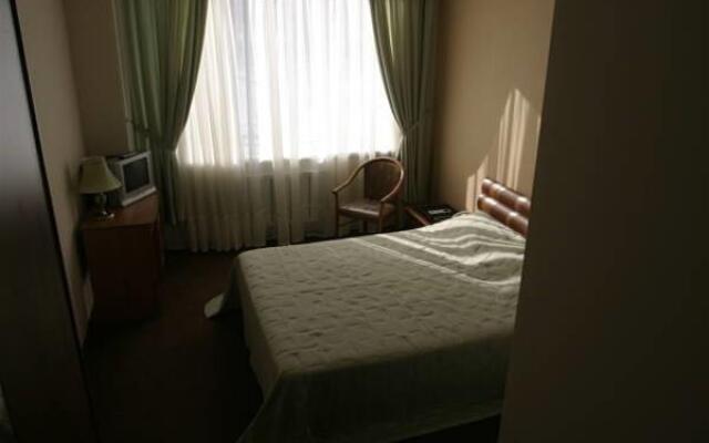 Hinotel, Артем