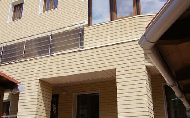 Gosti Plyus Guest House, Евпатория