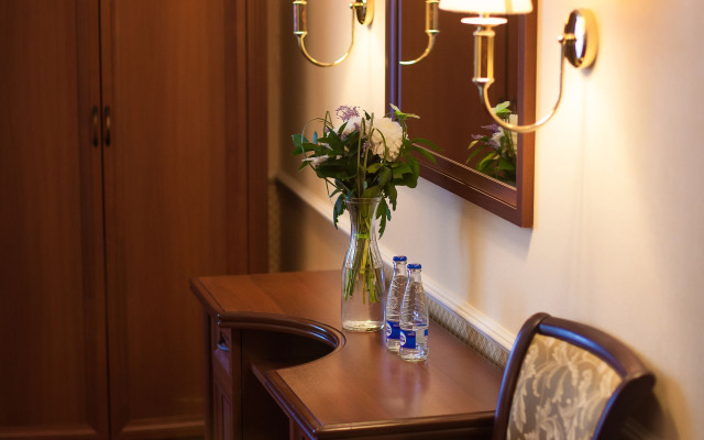 Гостиничный комплекс Купеческий клуб, Бор