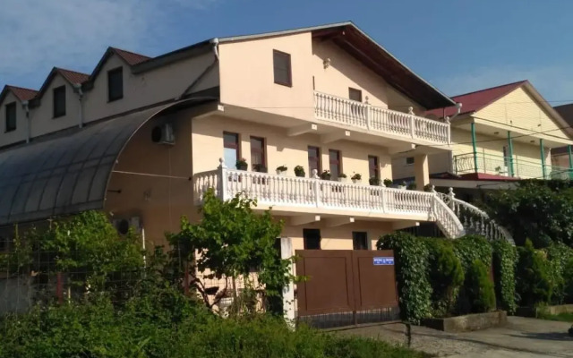 Sakura Guesthouse, Сочи