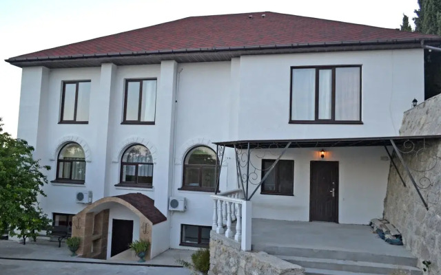 Uyut Guest House, Алупка