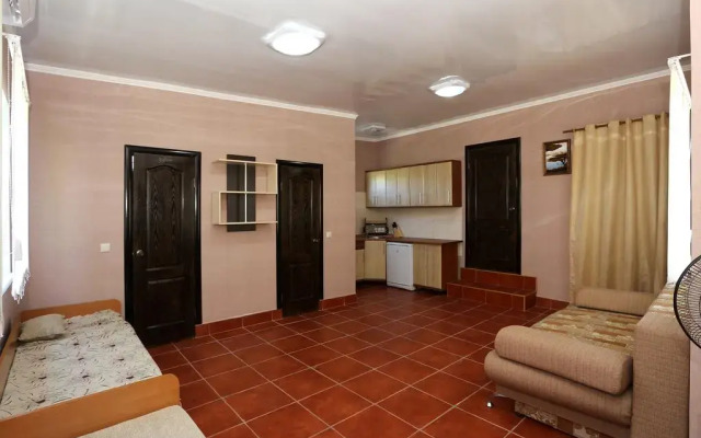 Уютный Дворик, Орджоникидзе