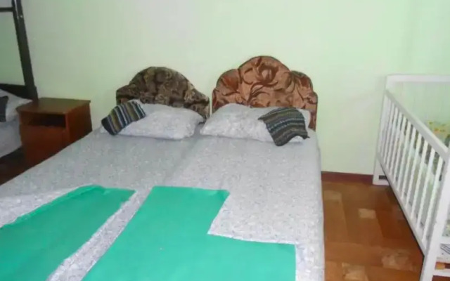 U Treh Morej Guest House, Пересыпь