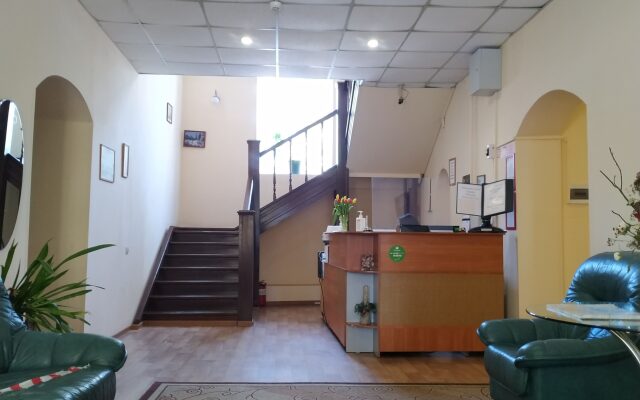 Отель Крона, Песочный