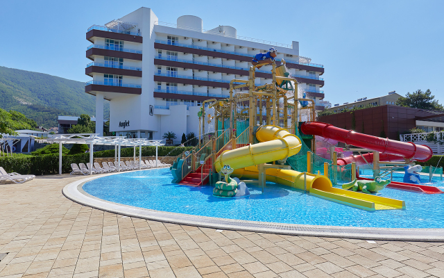 Курортный отель Alean Family Biarritz, Геленджик