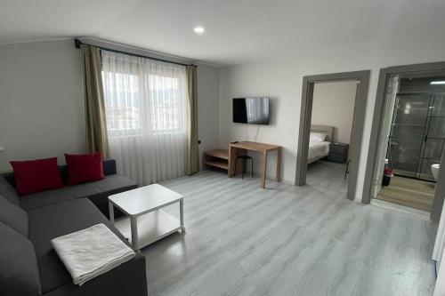 Lyra Homes Genis