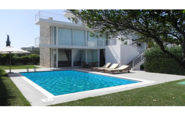 Nowron Villa